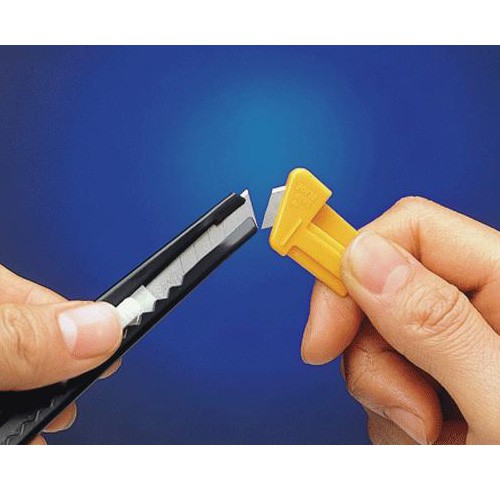 Нож OLFA с выдвижным лезвием 9 мм, черный