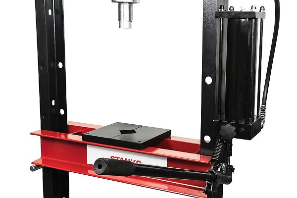 Пресс гаражный на 12 тонн с ножным приводом