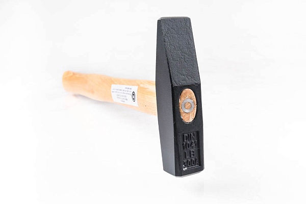 Молоток с ручкой из дерева гикори 500г